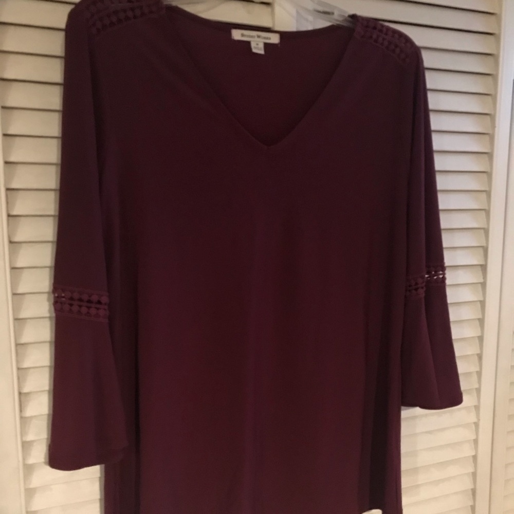 Flouncy work blouse.